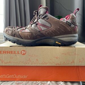 Merrell Siren Sport XCR, Women’s 8.5 in Stone/Cordovan.